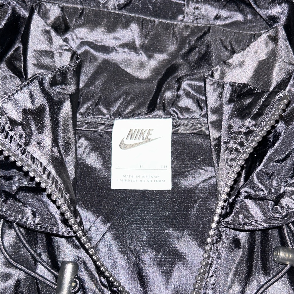 Nike Women's Shiny Black Utility Jacket for Running or Everyday Wear Size Small - Picture 2 of 8